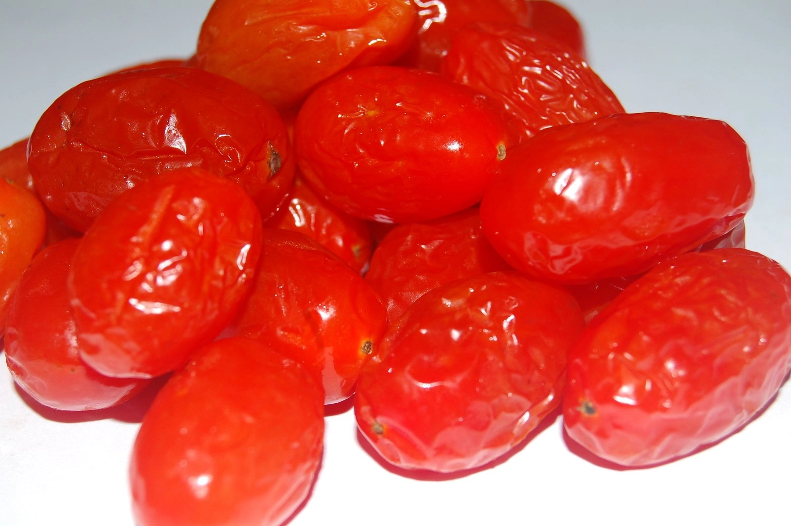 انگور گوجه فرنگی در فایل عکس نور خراب شده پوسیده