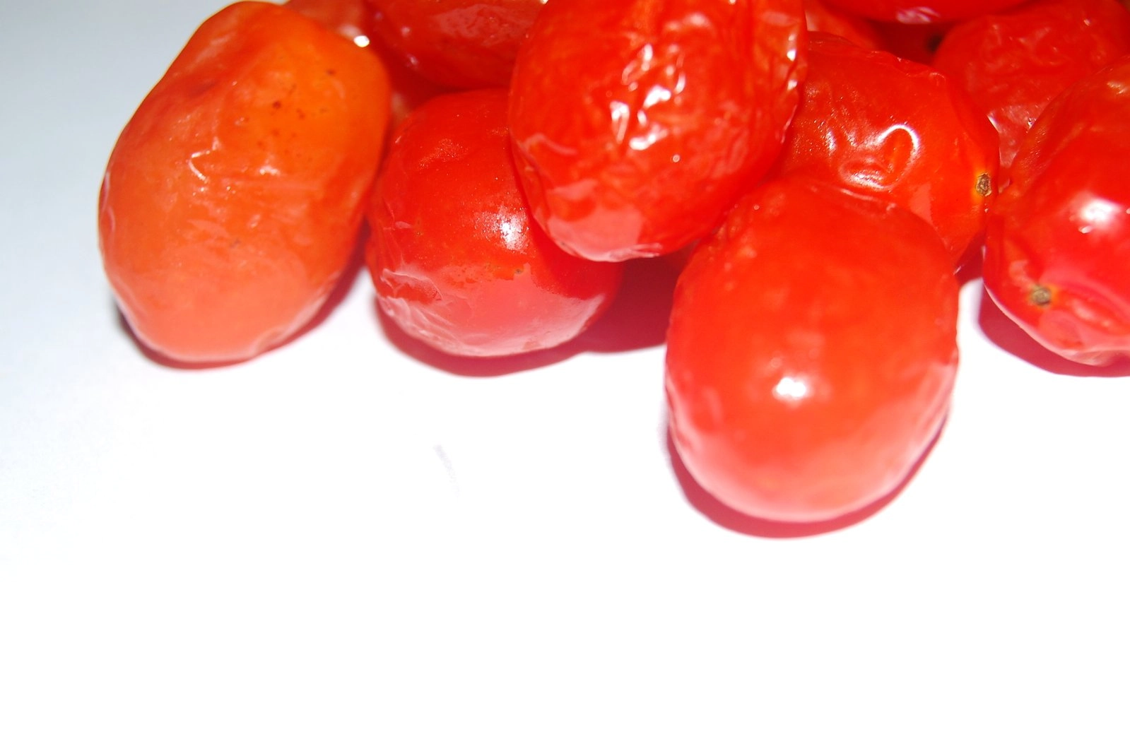 انگور گوجه فرنگی در نور عکس خراب پوسیده