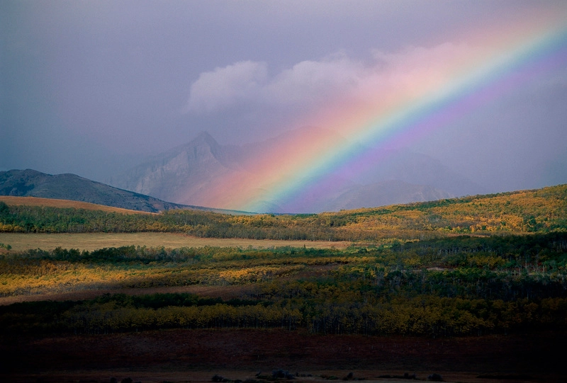عکس، رنگین کمان بر فراز کوه های راکی ​​کانادا، رنگی